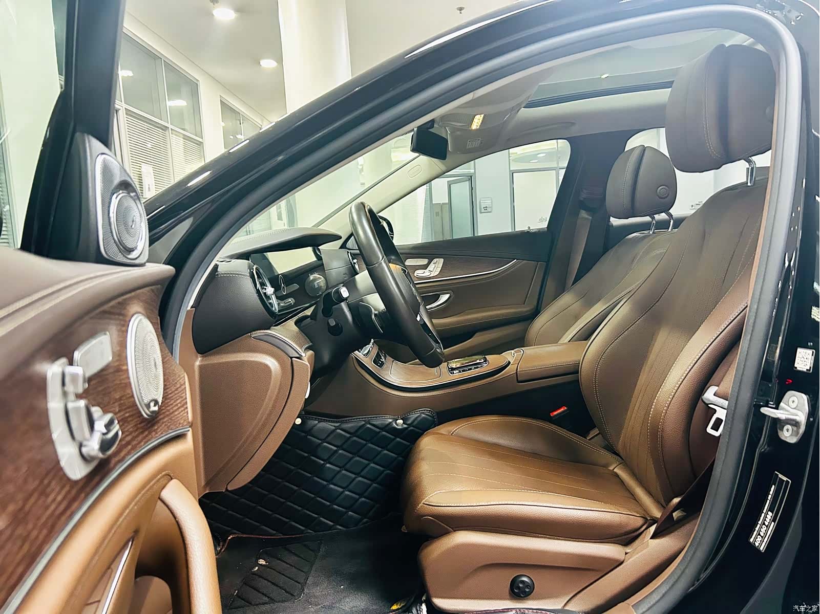Mercedes-Benz E-Class, 2023 10