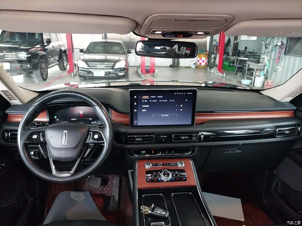 Lincoln Aviator, 2022 10