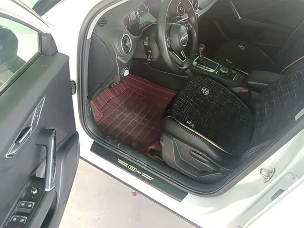 Audi Q2L, 2019 12