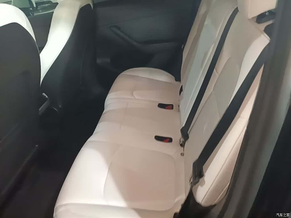 Tesla Model Y, 2023 17