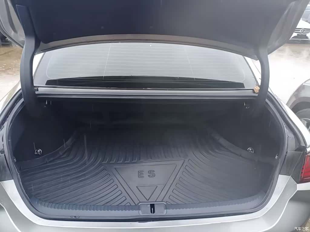 Lexus ES, 2022 19