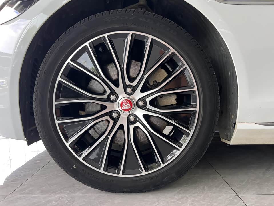 Jaguar XEL Jaguar XEL