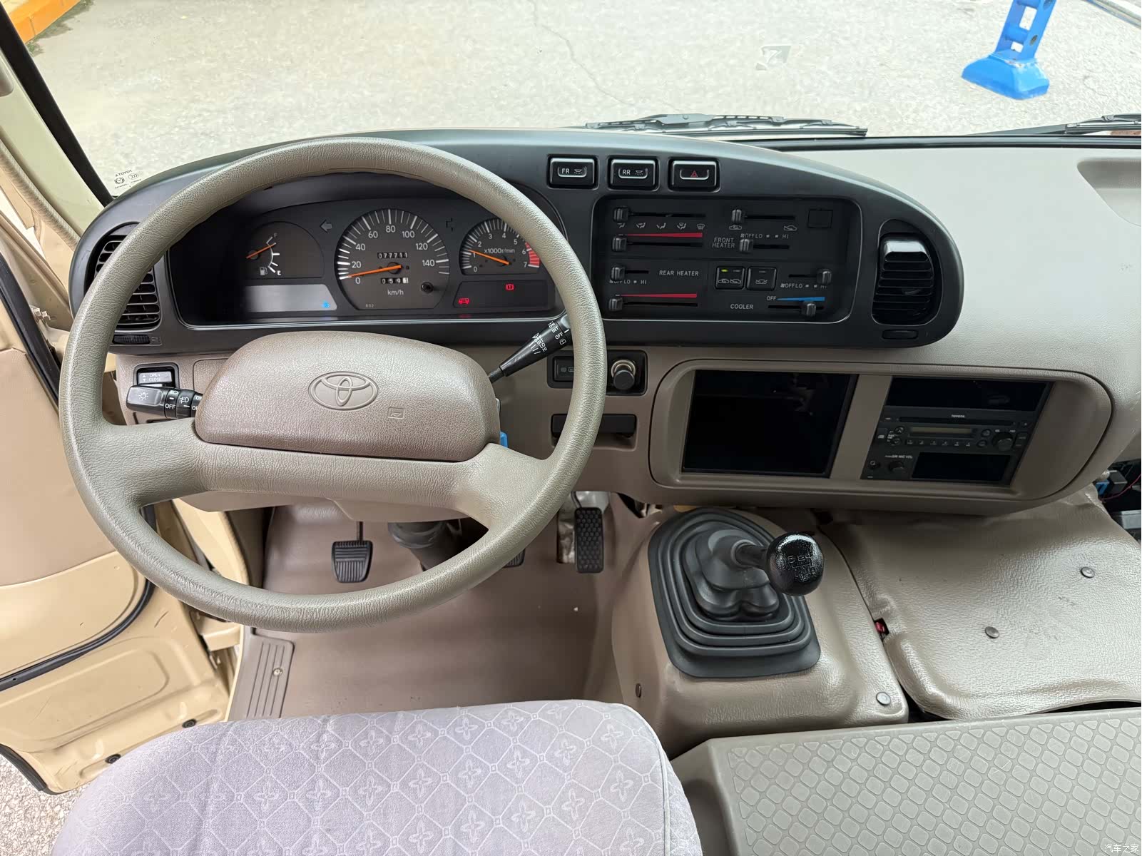 Toyota Coaster, 2009 11