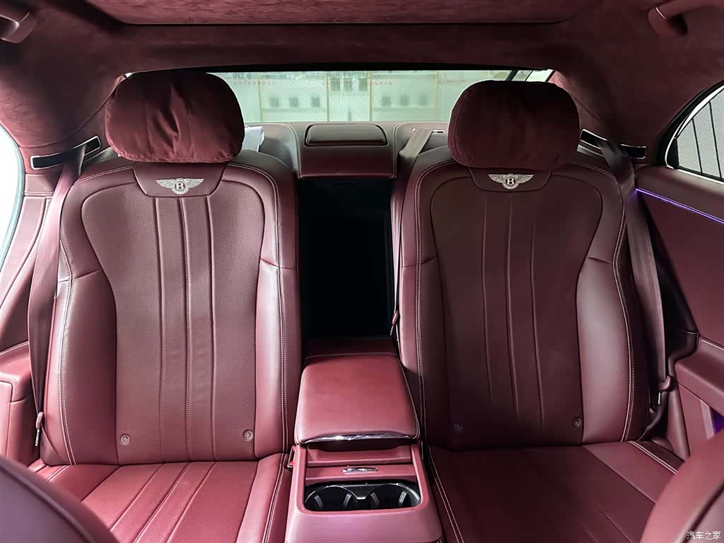 Bentley Flying Spur, 2023 11