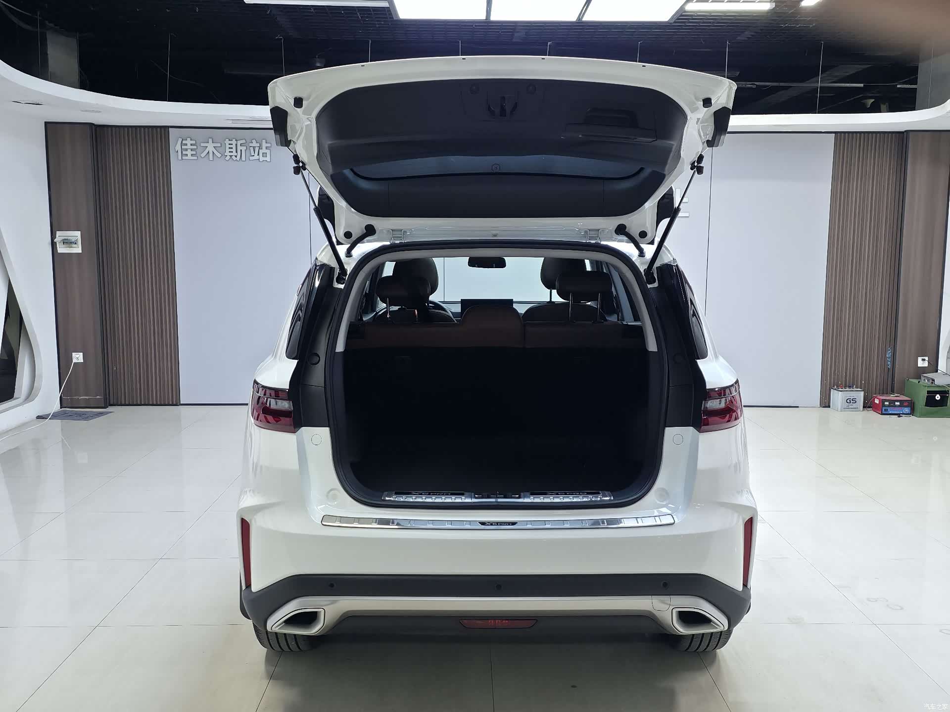 Geely X6, 2022 все фото