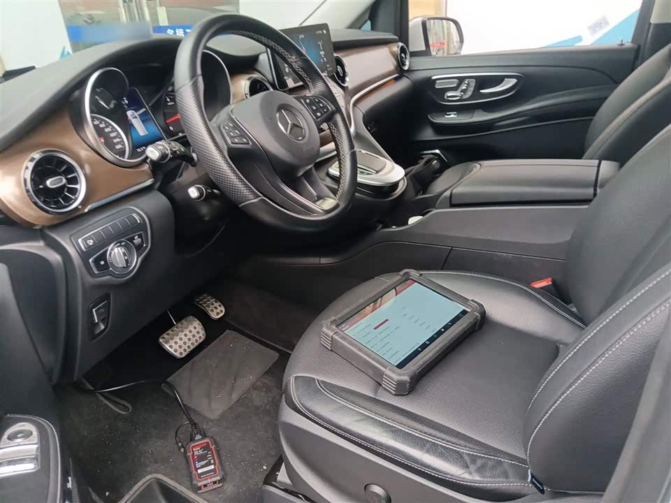 Mercedes-Benz V-class