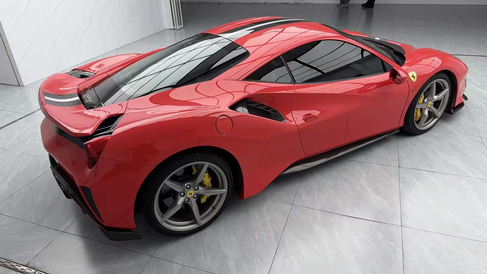 Ferrari 488, 2016 4