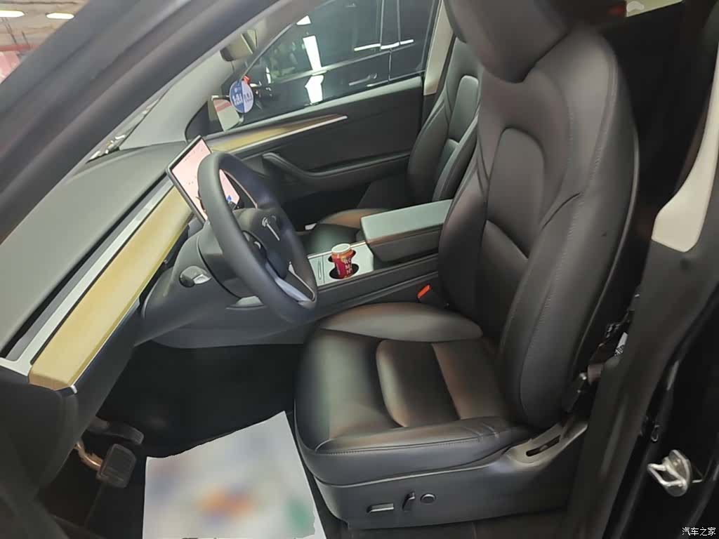 Tesla Model Y, 2022 15