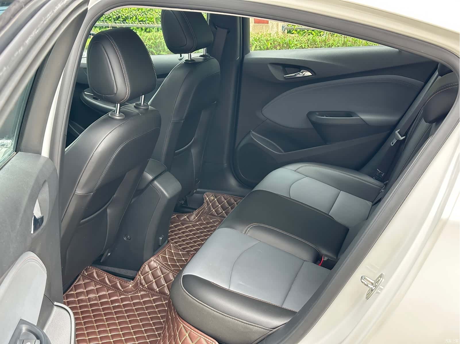 Chevrolet 320, 2018 6