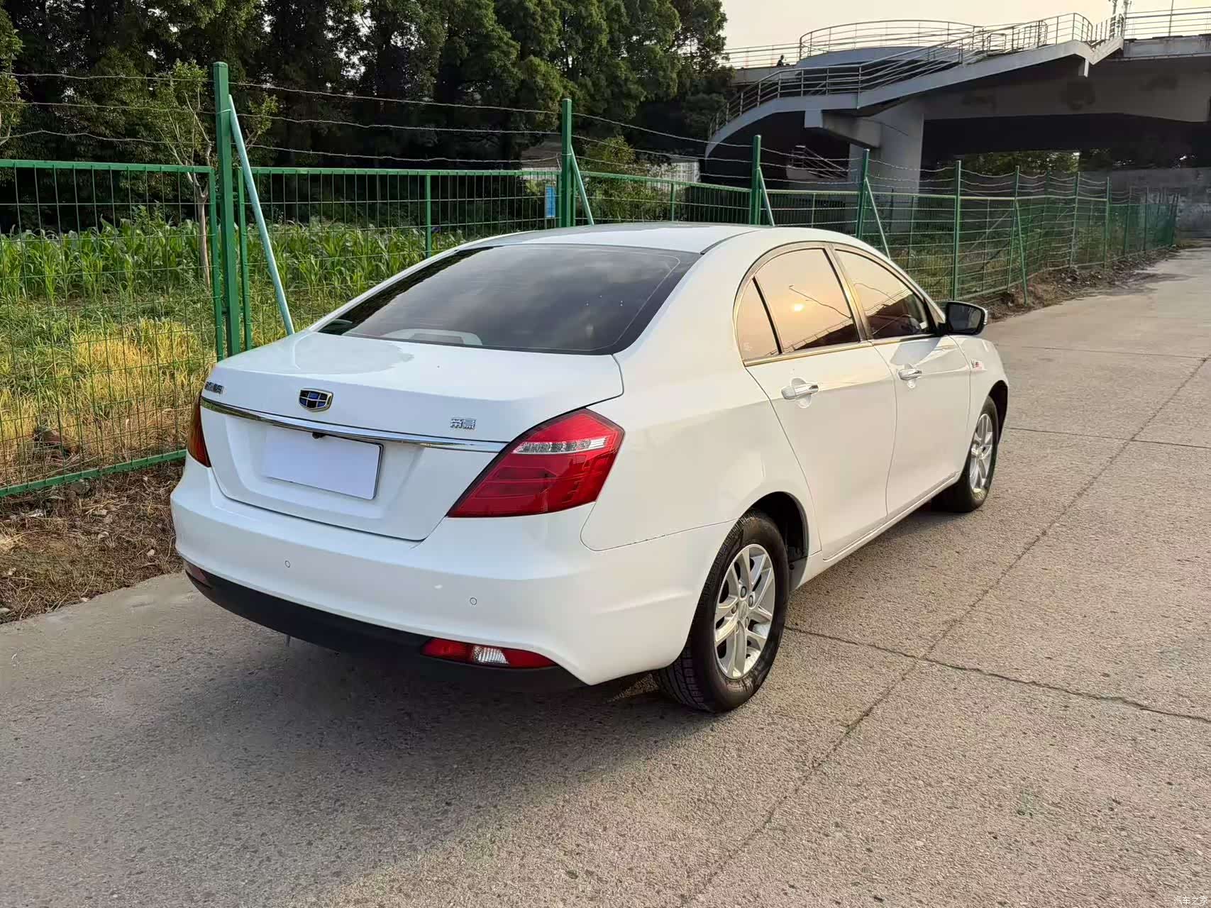 Geely Emgrand, 2017 8