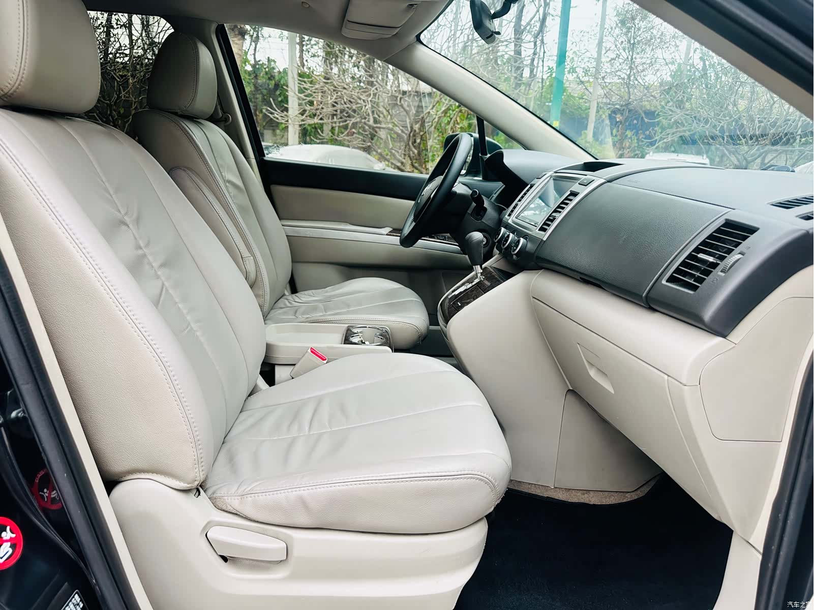 Mazda 8, 2013 16