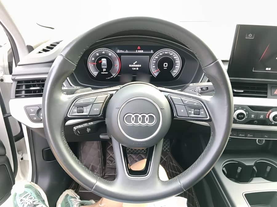 Audi A4L 2022, фото 11