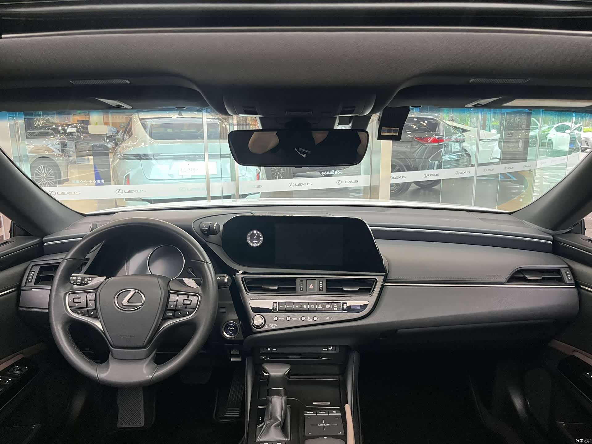 Lexus ES, 2021 3