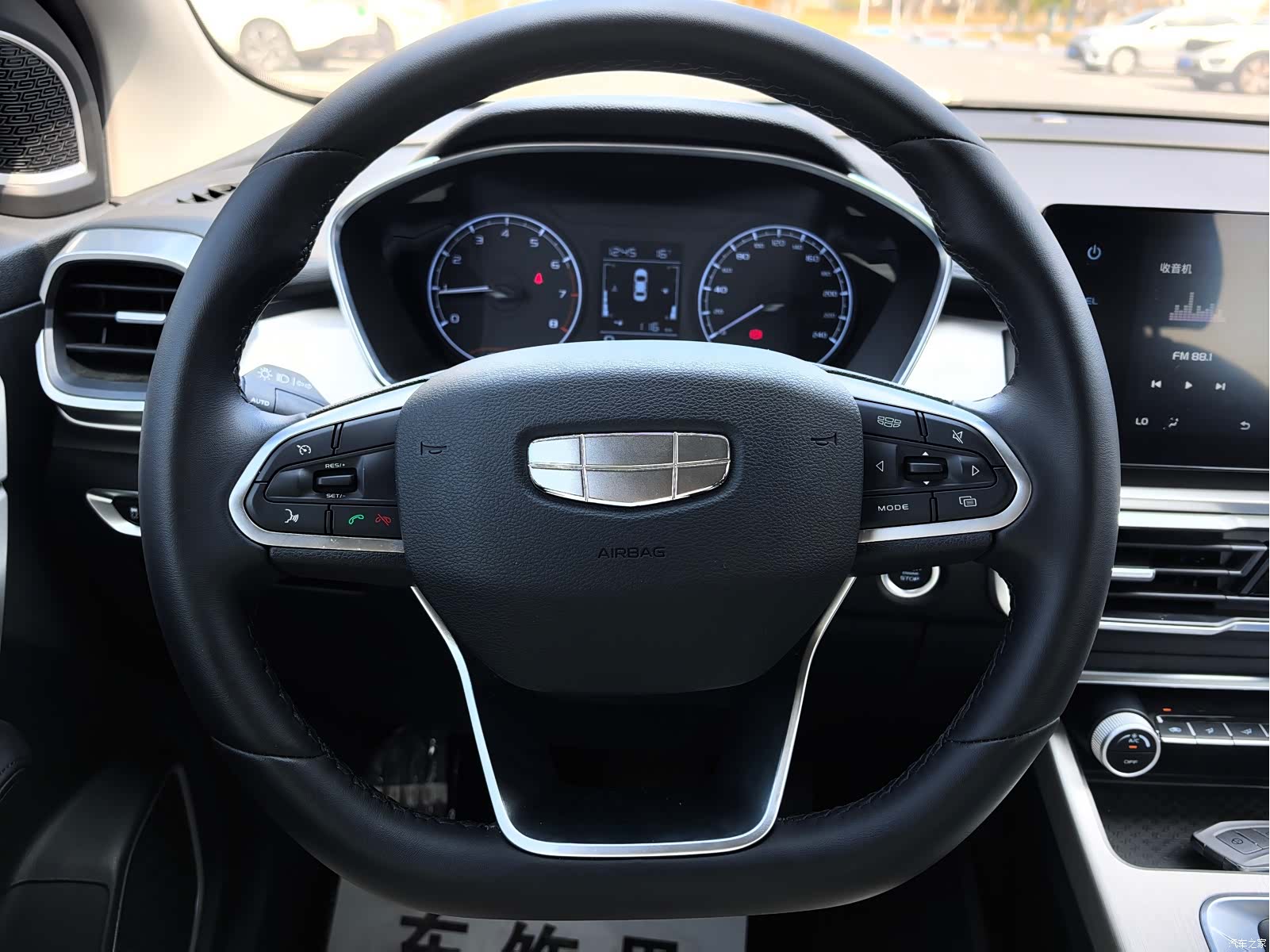 Geely Coolray, 2024 7