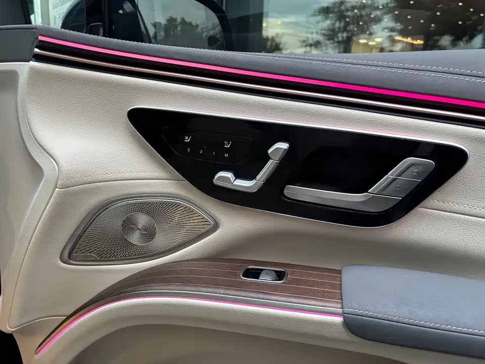 Mercedes-Benz EQS SUV