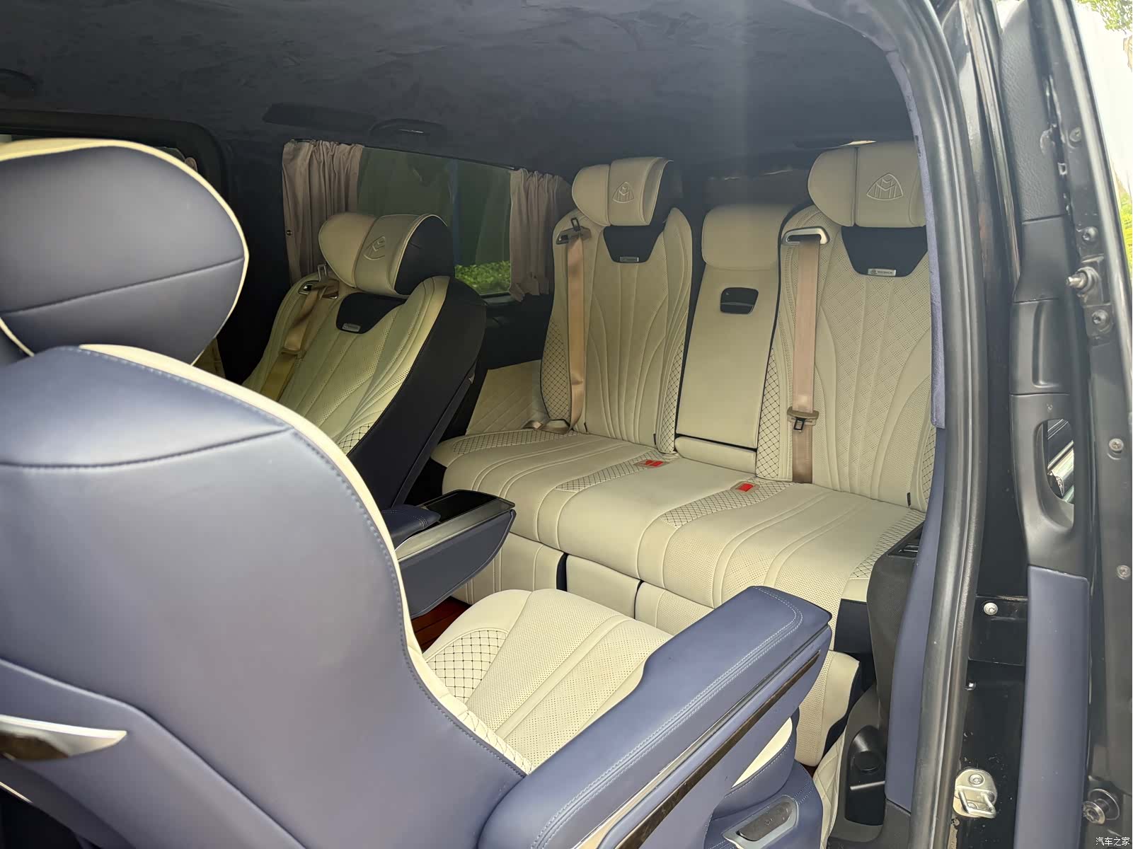 Mercedes-Benz 7, 2021 17