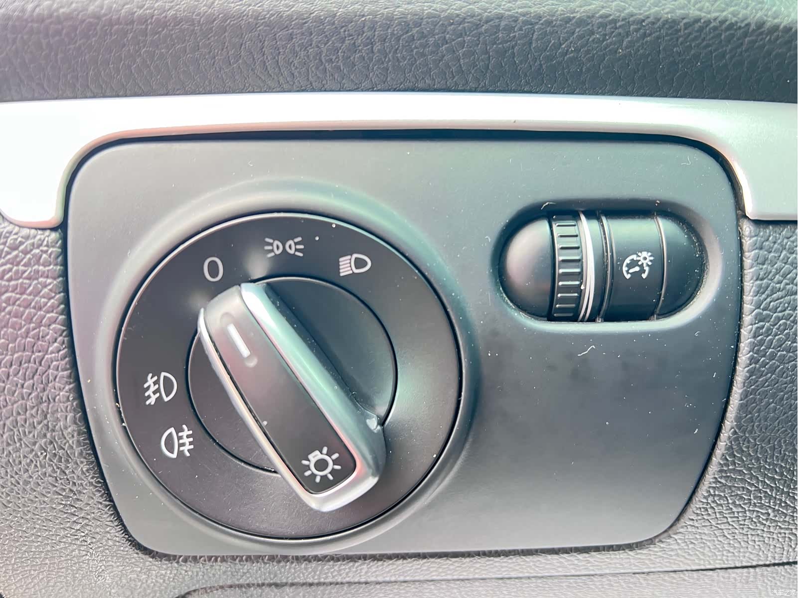 Volkswagen Sagitar, 2012 7
