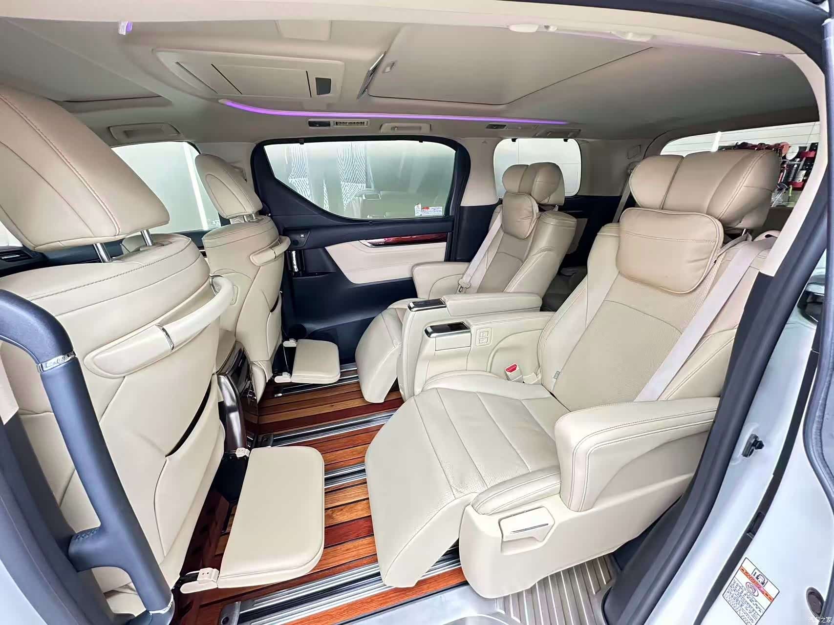 Toyota Alphard, 2016 11