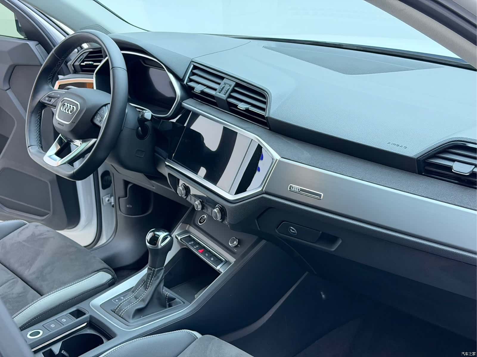 Audi Q3, 2023 13
