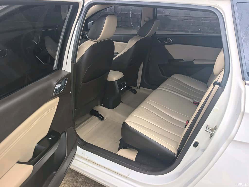 Wuling 310W, 2017 7
