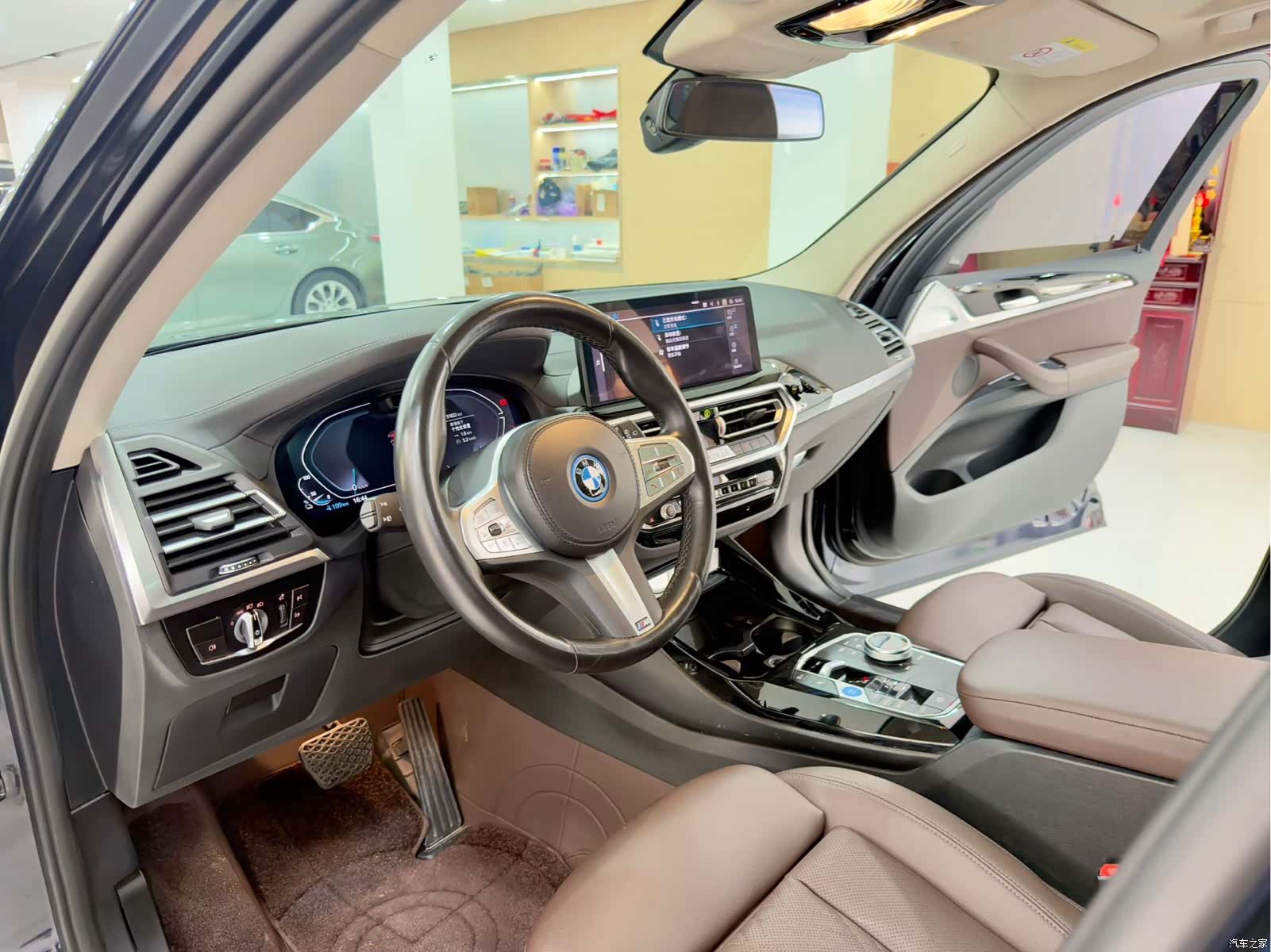 BMW iX3, 2023 4