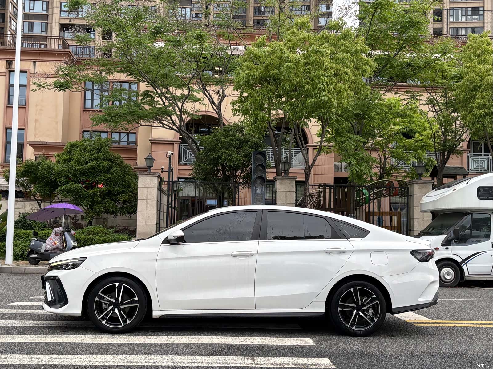 Geely Binray, 2023 18