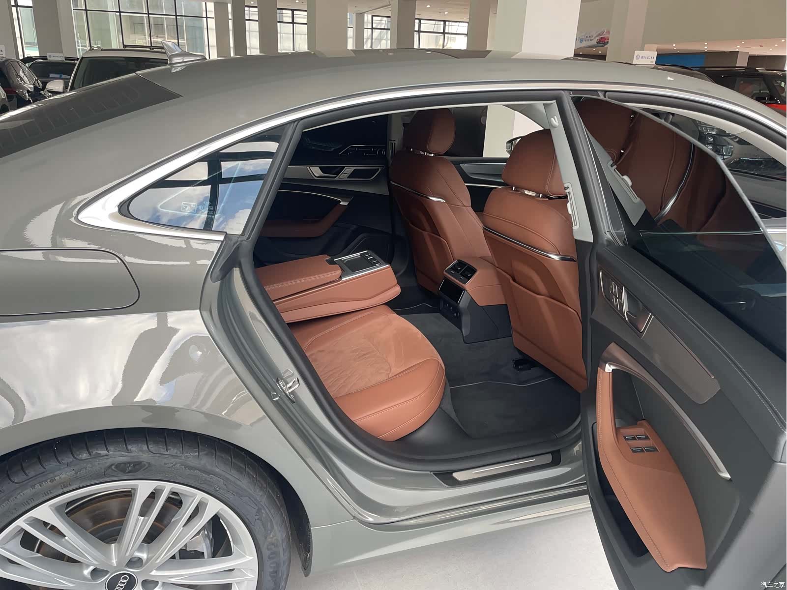Audi A7L, 2024 8