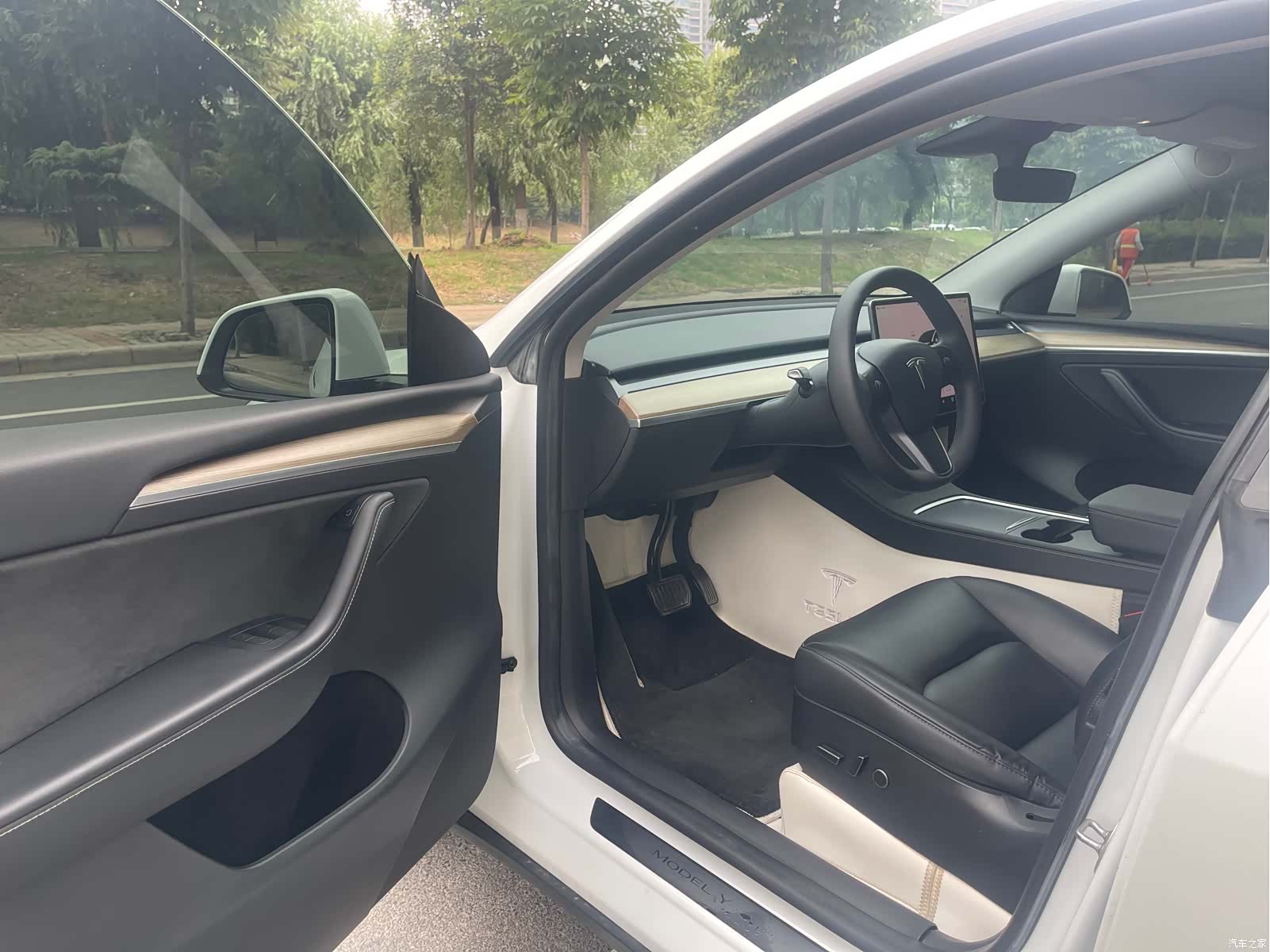 Tesla Model Y, 2023 4
