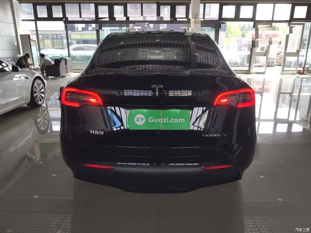 Tesla Model Y, 2024 6