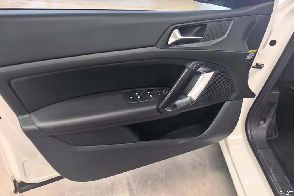Peugeot 408, 2017 7