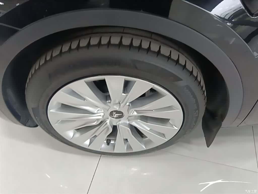 Tesla Model Y, 2023 23
