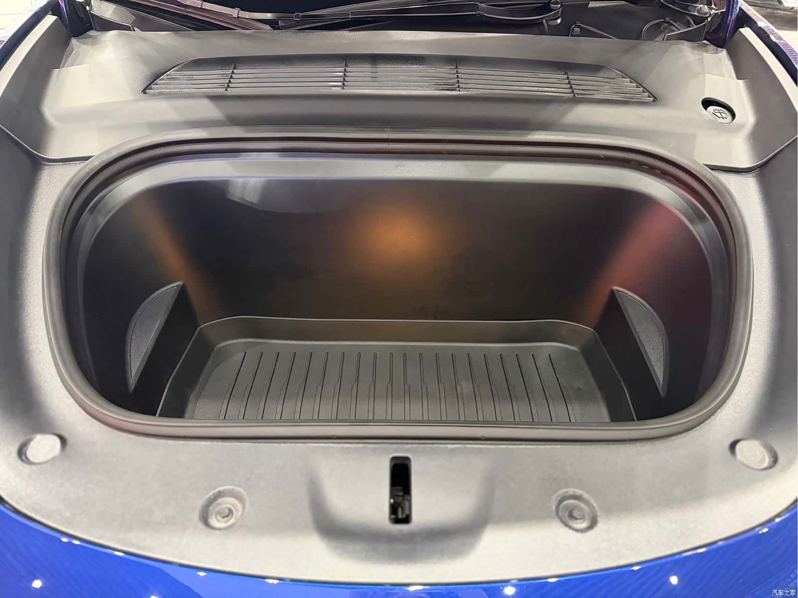 Tesla Model Y, 2024 11