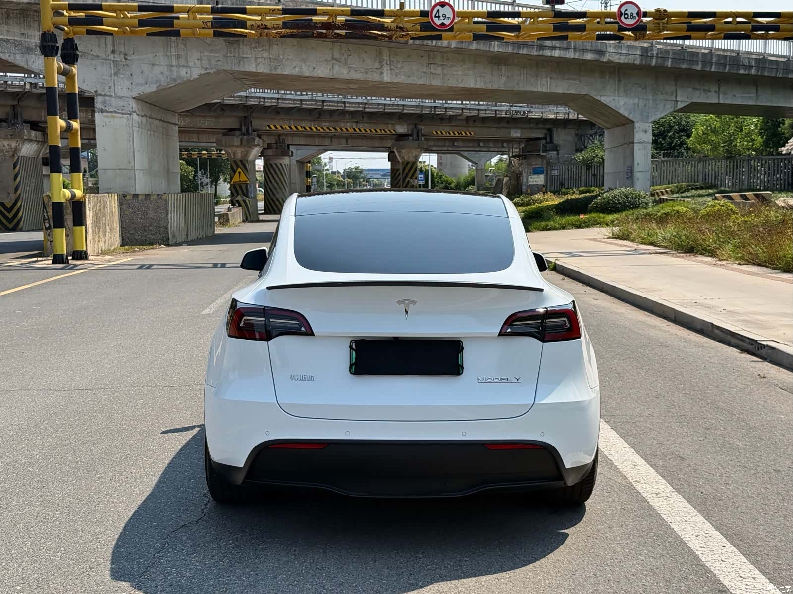 Tesla Model Y, 2023 4