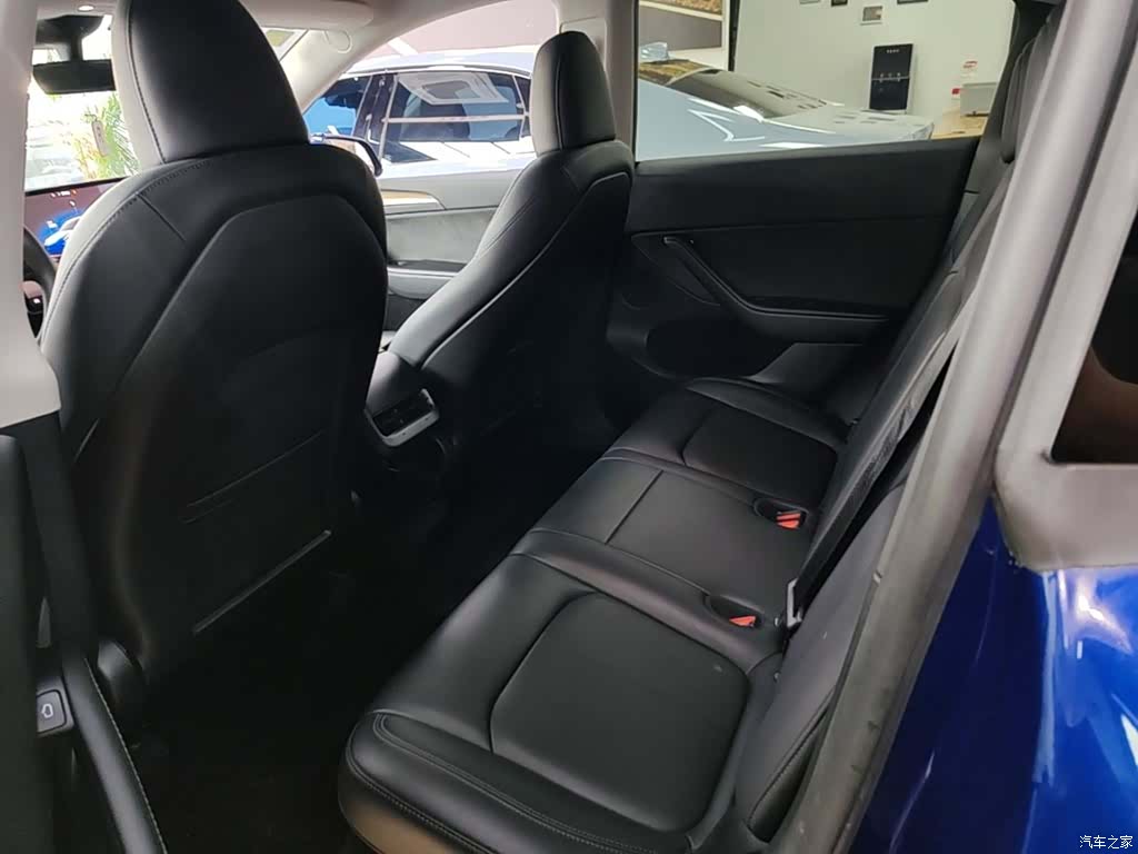 Tesla Model Y, 2023 13