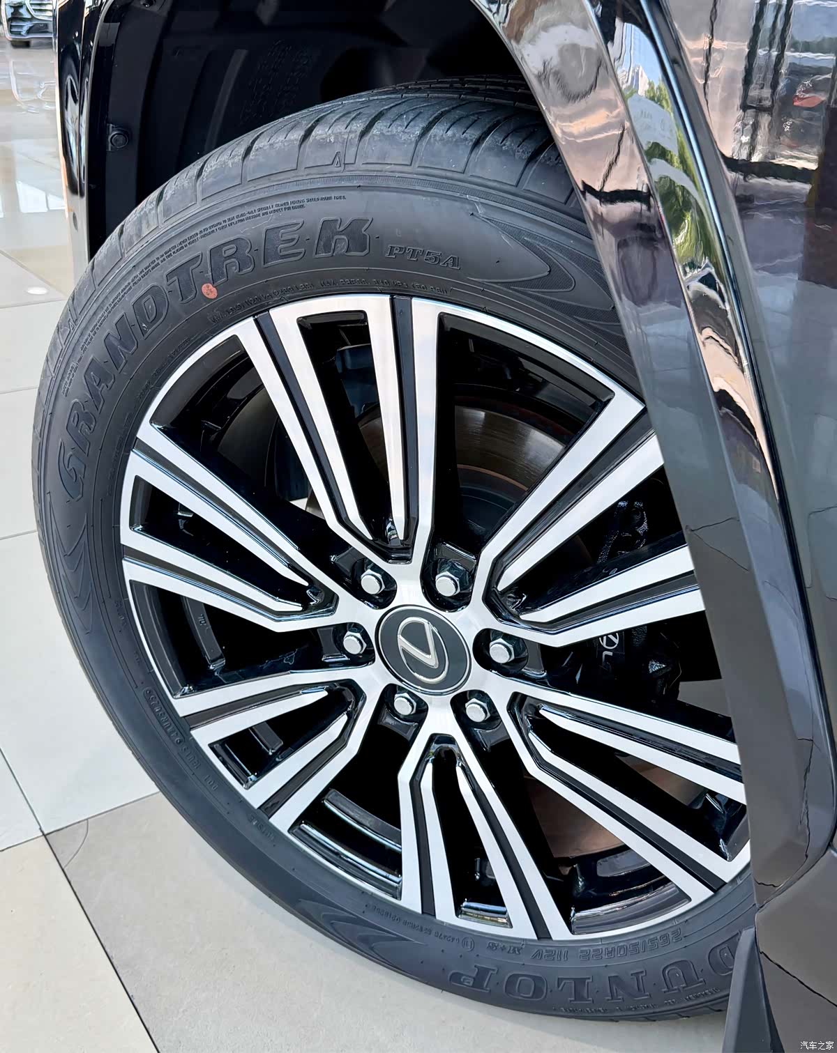 Lexus LX, 2026 3