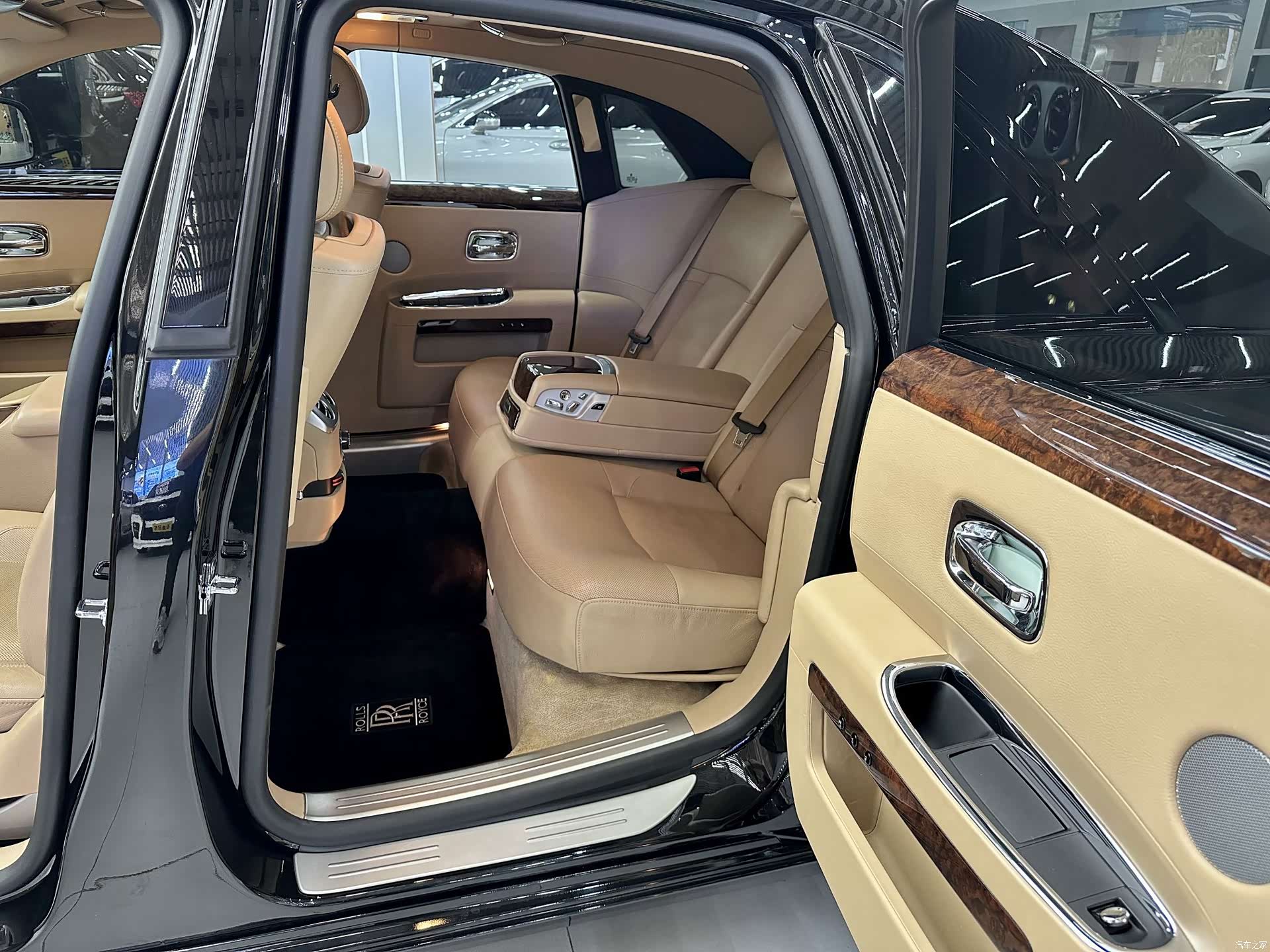 Rolls-Royce Ghost, 2013 9