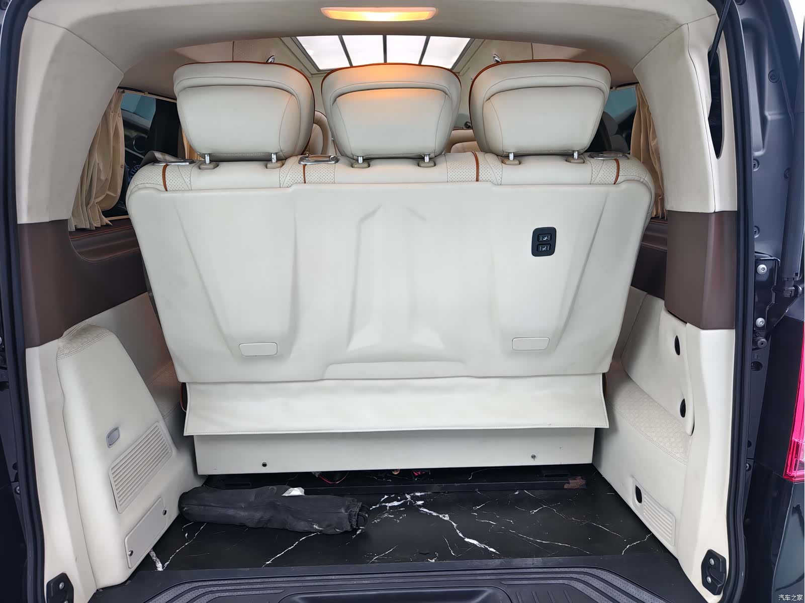 Mercedes-Benz V-Class, 2020 32
