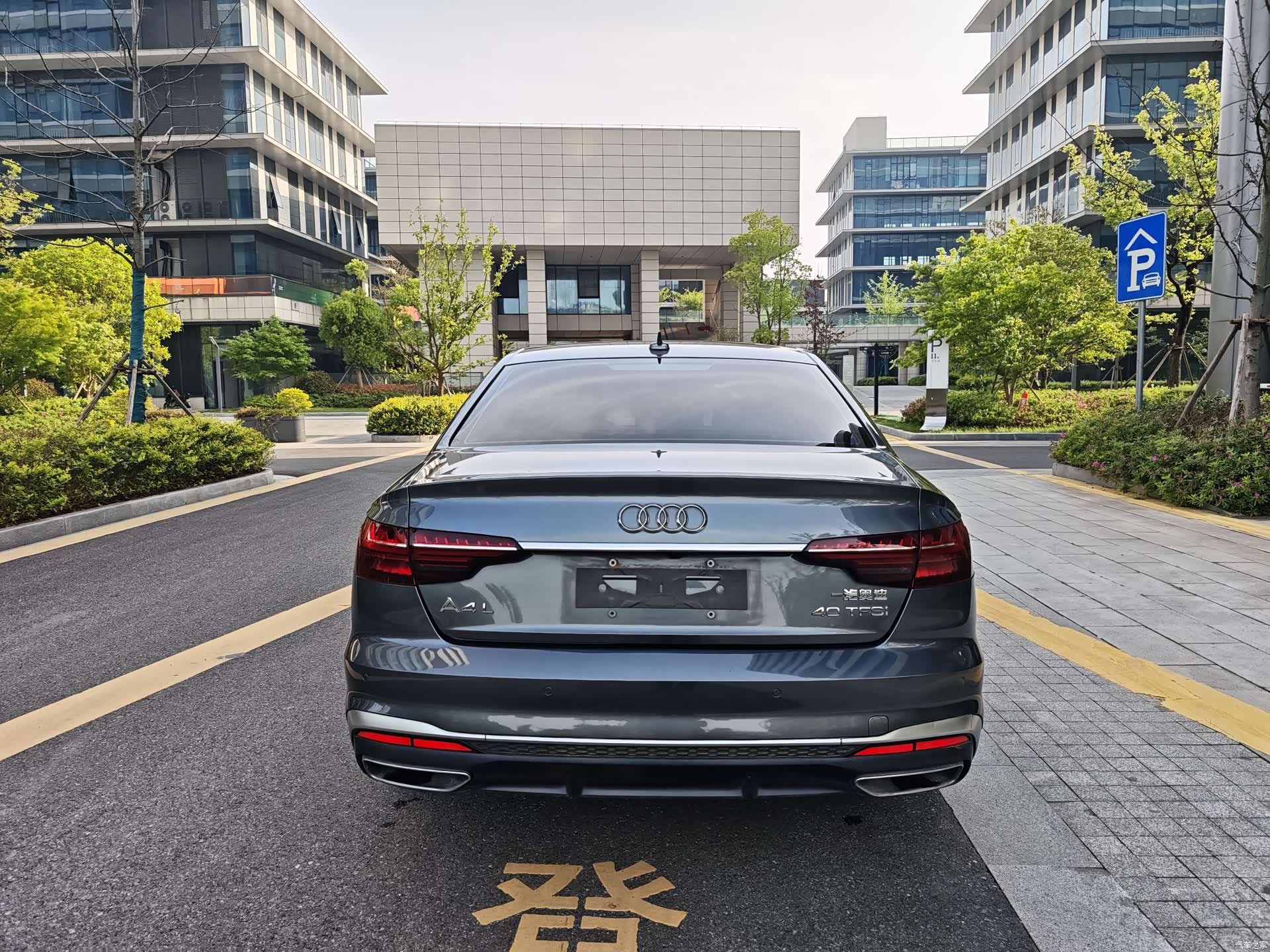 Audi A4L, 2021 все фото