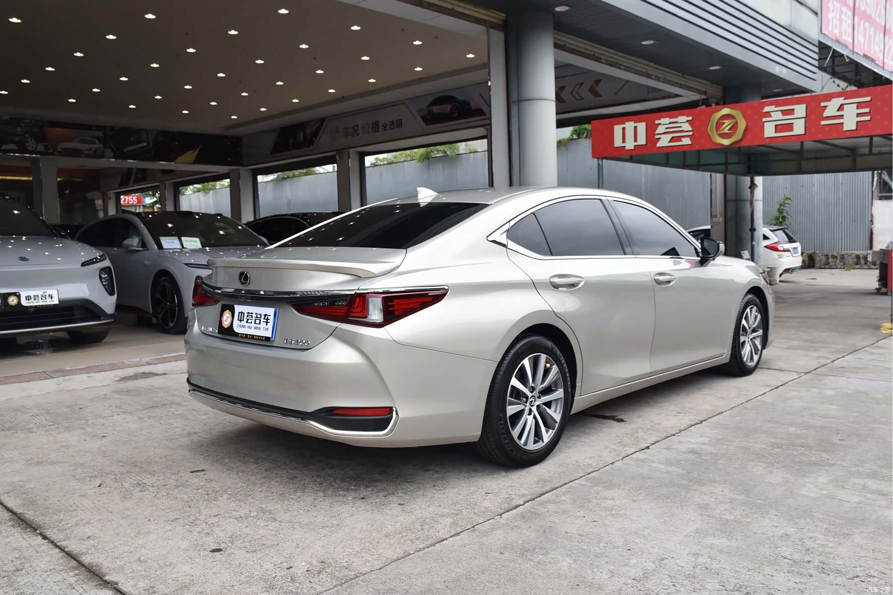 Lexus ES, 2019 14
