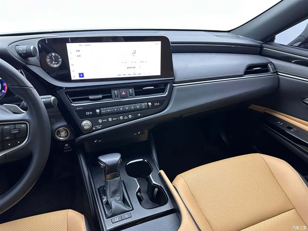 Lexus ES, 2023 12
