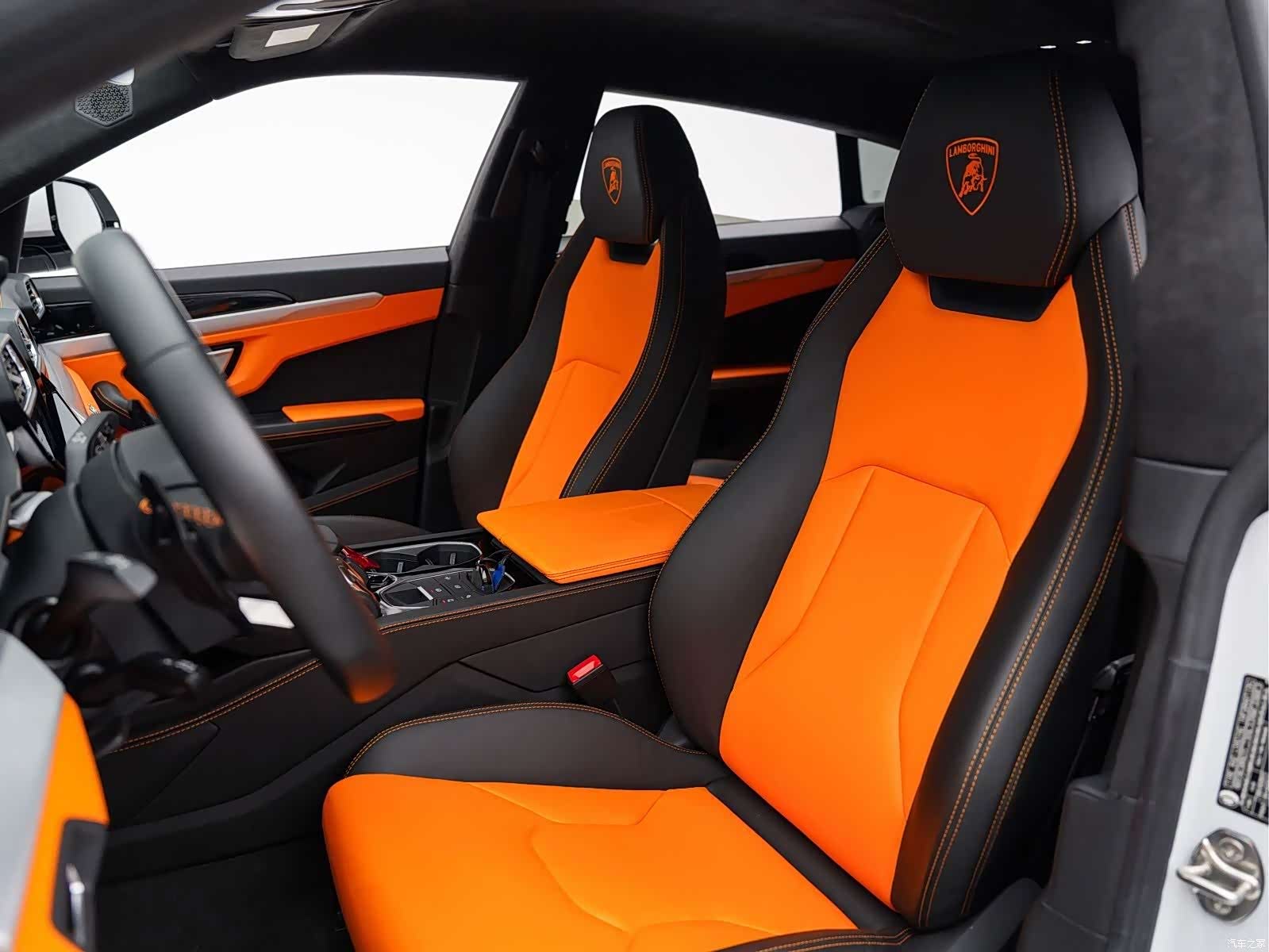 Lamborghini Urus, 2023 4