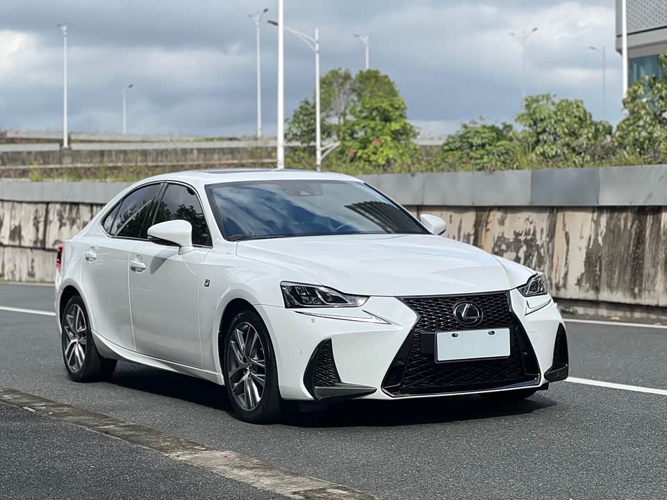 Lexus IS