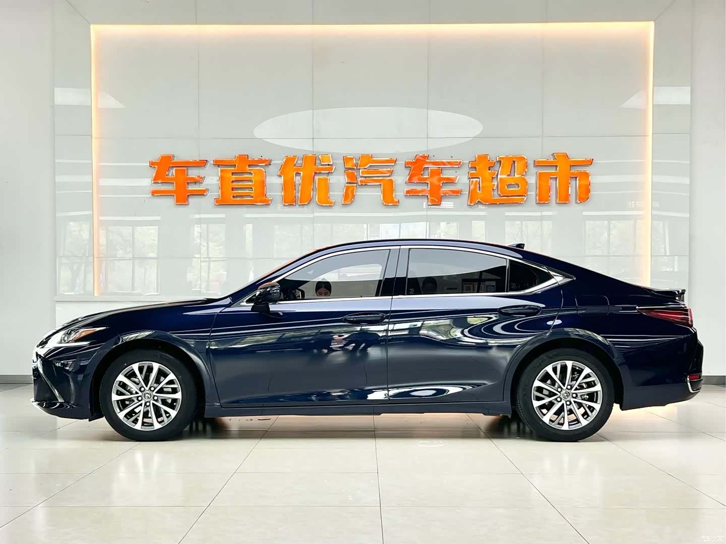 Lexus ES, 2023 4
