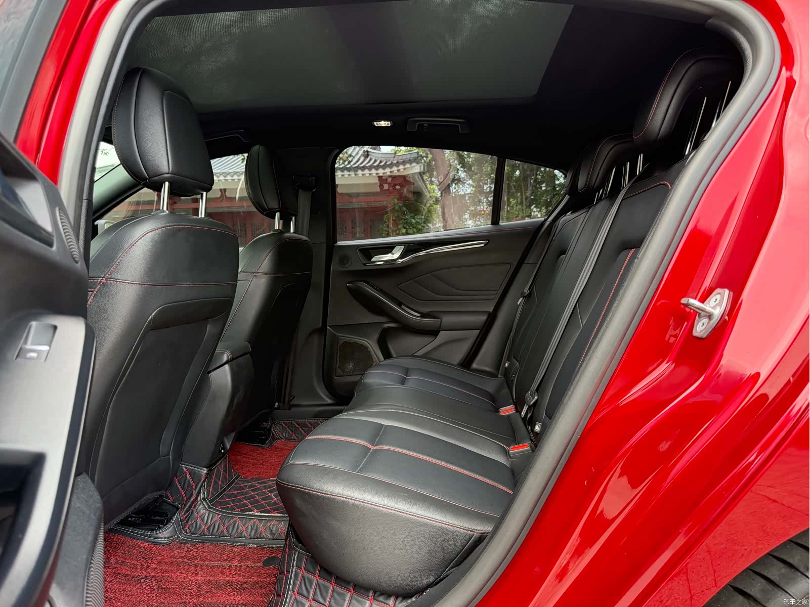 Ford Focus, 2022 все фото