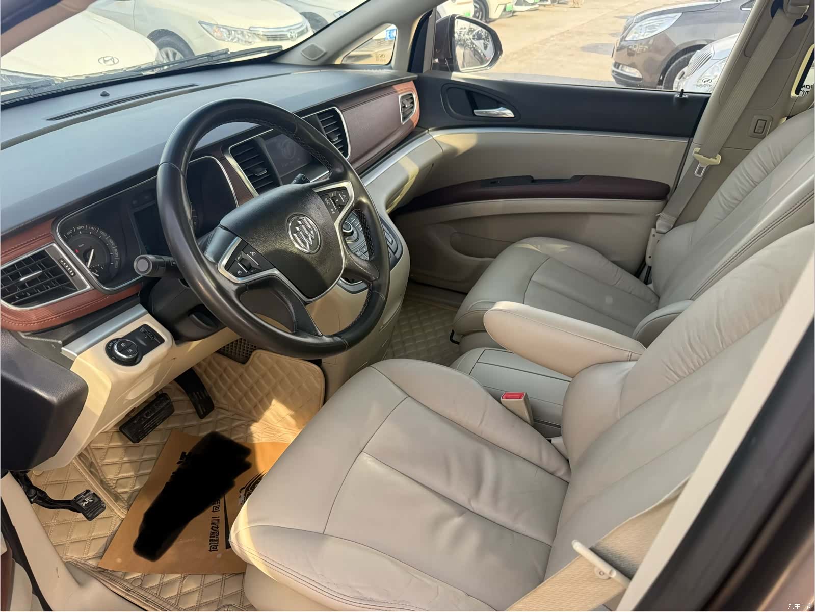 Buick GL8, 2016 9