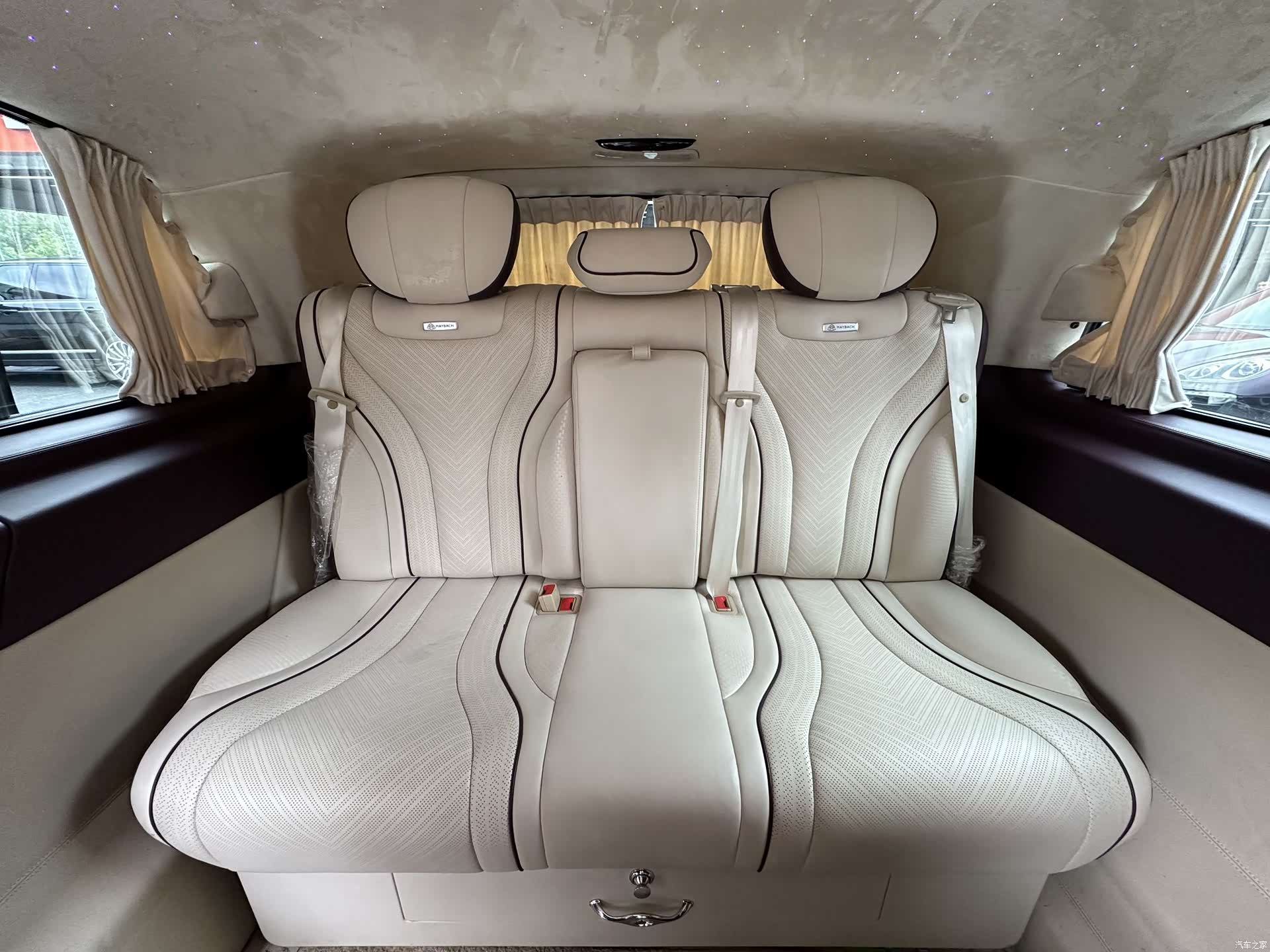 Mercedes-Benz 7, 2021 10