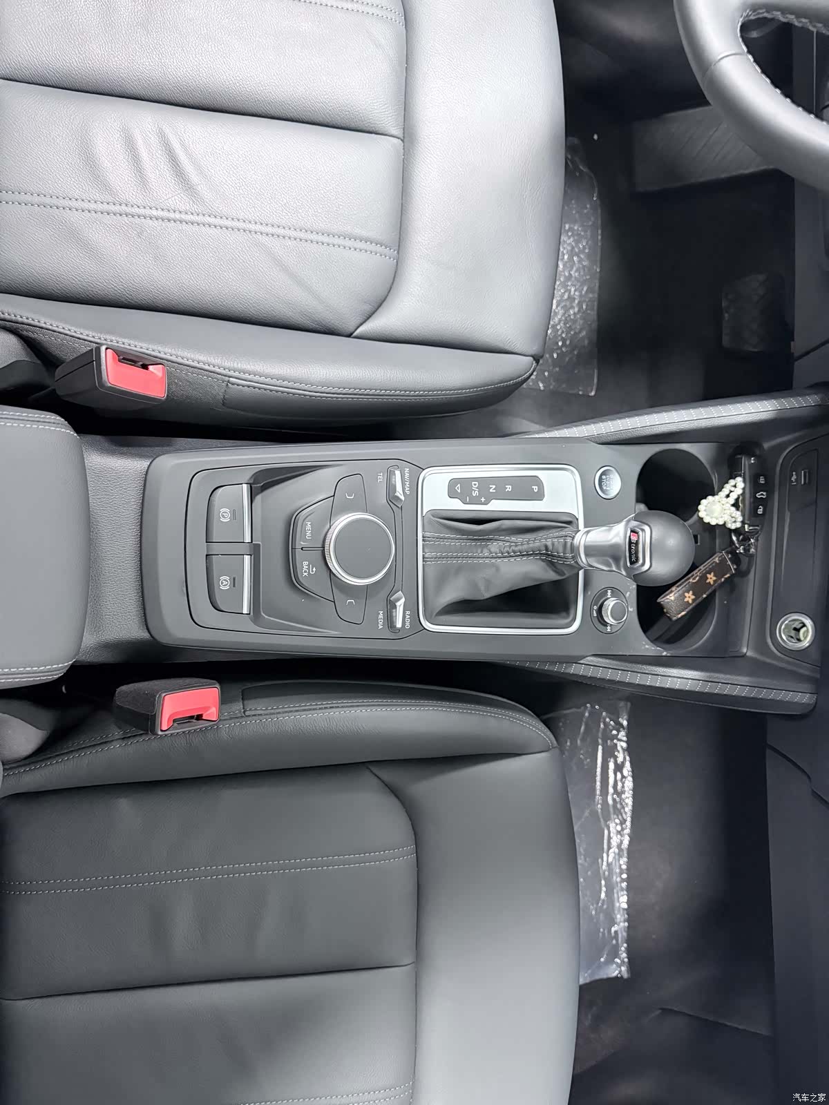 Audi Q2L, 2023 14