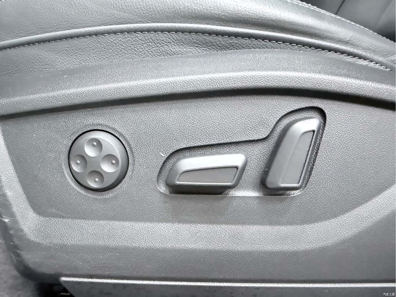 Audi Q2L, 2023 20