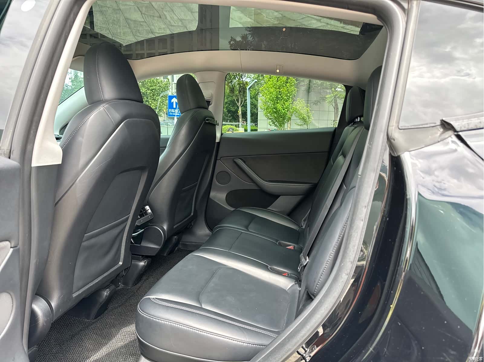 Tesla Model Y, 2023 7