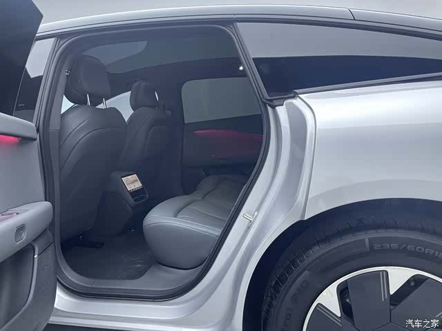 Xpeng P7, 2025 15
